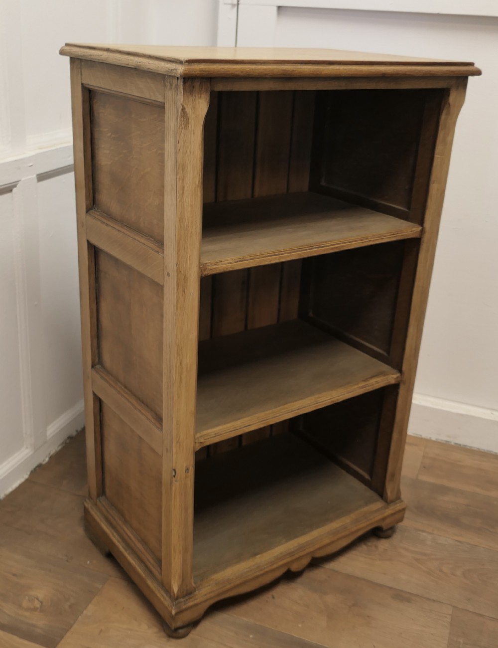 A Superb Arts and Crafts Golden Oak Open Shelves   View III