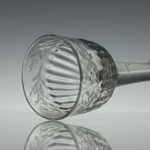 ENGRAVED AND RIB MOULDED 18TH CENTURY PLAIN STEM WINE GLASS C1740 - ADDITIONAL PHOTO 5