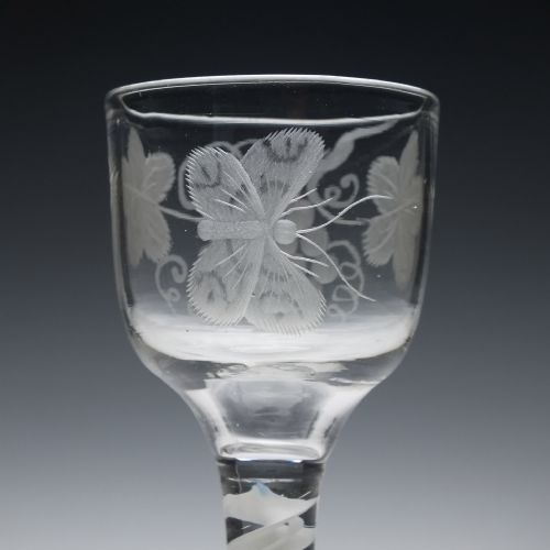 PAIR OF ENGRAVED GEORGIAN OPAQUE TWIST WINE GLASSES C1760 - ADDITIONAL PHOTO 4