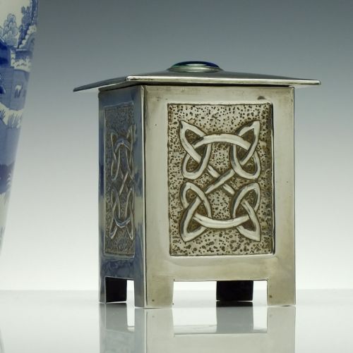 ARTS AND CRAFTS PEWTER BOX WITH RUSKIN STONE C1920 - ADDITIONAL PHOTO 1