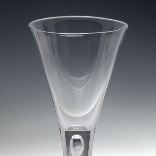 18TH CENTURY DRAWN TRUMPET WINE GLASS WITH AIR TEAR C1750 - ADDITIONAL PHOTO 3