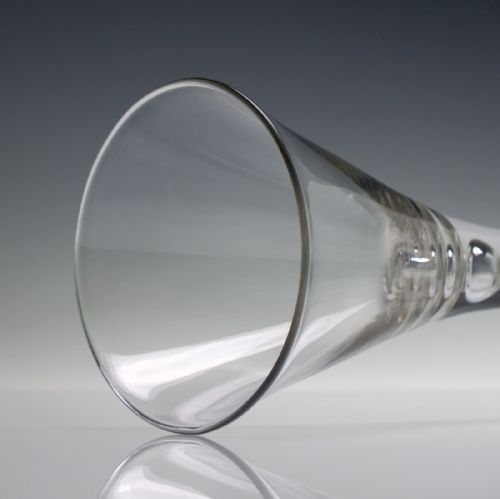 18TH CENTURY DRAWN TRUMPET WINE GLASS WITH AIR TEAR C1750 - ADDITIONAL PHOTO 4