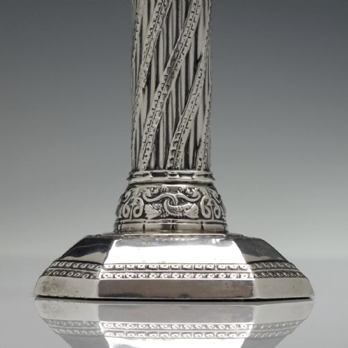 PAIR VICTORIAN STERLING SILVER CORINTHIAN CANDLE STICKS SHEFFIELD 1901 - ADDITIONAL PHOTO 5