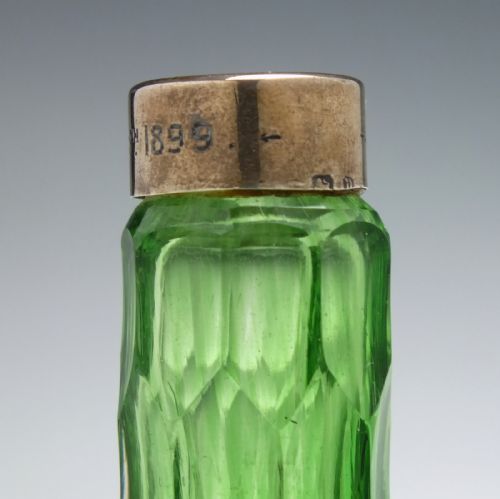 VICTORIAN CUT GREEN GLASS PERFUME BOTTLE WITH SILVER CAP C1875 - ADDITIONAL PHOTO 5