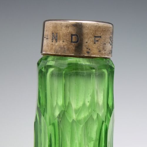 VICTORIAN CUT GREEN GLASS PERFUME BOTTLE WITH SILVER CAP C1875 - ADDITIONAL PHOTO 6