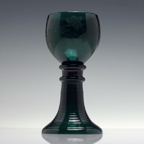 19TH CENTURY EMERALD GREEN ENGRAVED WINE GLASS C1880 - ADDITIONAL PHOTO 1