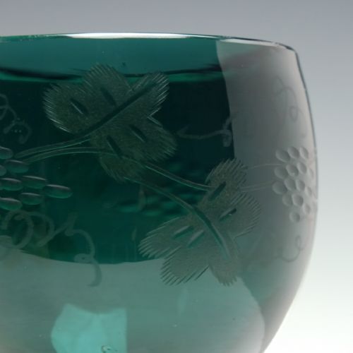 19TH CENTURY EMERALD GREEN ENGRAVED WINE GLASS C1880 - ADDITIONAL PHOTO 4