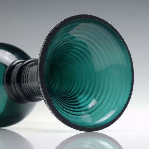 19TH CENTURY EMERALD GREEN ENGRAVED WINE GLASS C1880 - ADDITIONAL PHOTO 6