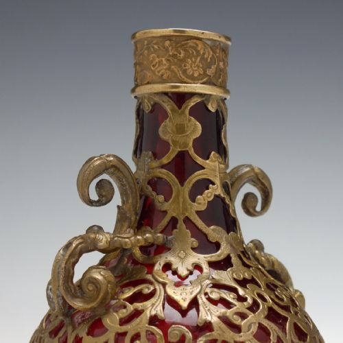 19TH CENTURY FRENCH GLASS PERFUME BOTTLE C1880 - ADDITIONAL PHOTO 4
