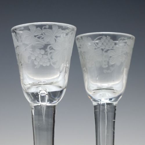 PAIR 18TH CENTURY ENGRAVED PLAIN STEM CORDIAL GLASSES C1750 - ADDITIONAL PHOTO 3