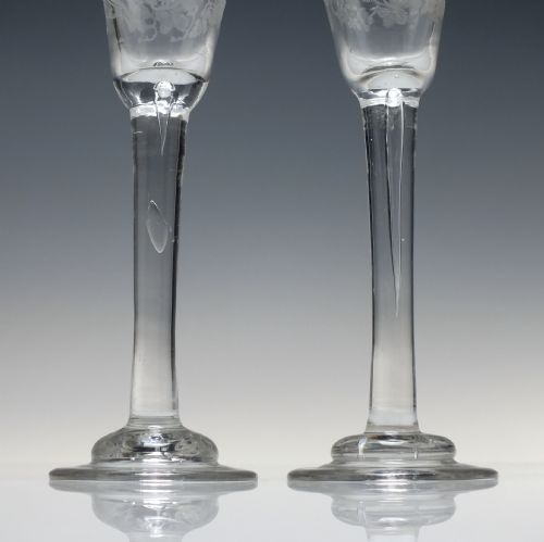 PAIR 18TH CENTURY ENGRAVED PLAIN STEM CORDIAL GLASSES C1750 - ADDITIONAL PHOTO 6