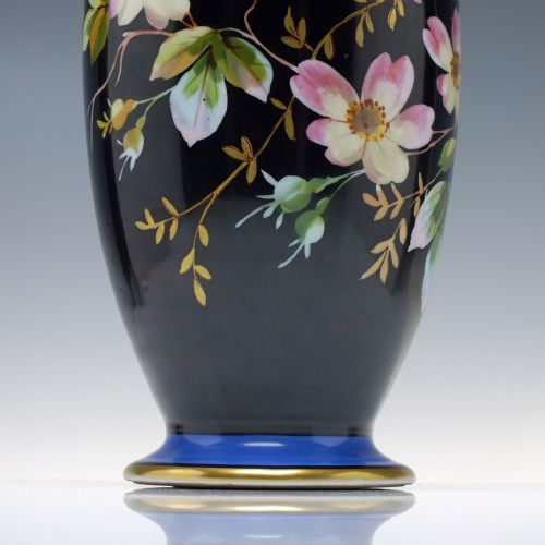 LARGE VICTORIAN HAND PAINTED WILD ROSE PORCELAIN VASE C1880 - ADDITIONAL PHOTO 2