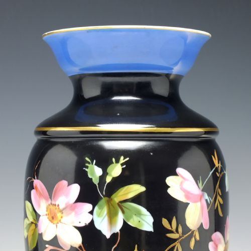 LARGE VICTORIAN HAND PAINTED WILD ROSE PORCELAIN VASE C1880 - ADDITIONAL PHOTO 4