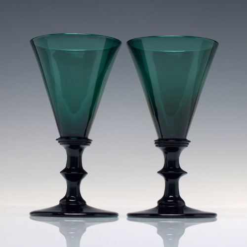 PAIR OF 19TH CENTURY BRISTOL GREEN WINE GLASSES C1820 - ADDITIONAL PHOTO 1