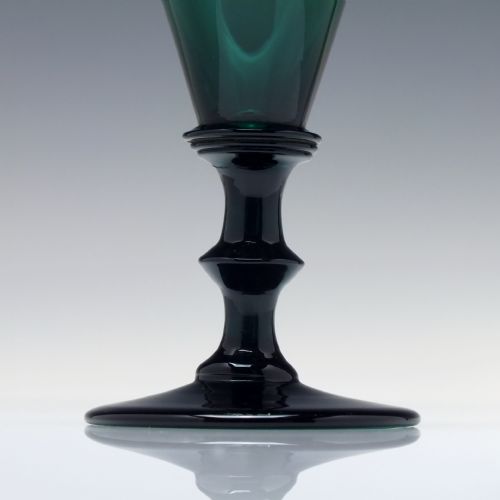 PAIR OF 19TH CENTURY BRISTOL GREEN WINE GLASSES C1820 - ADDITIONAL PHOTO 3