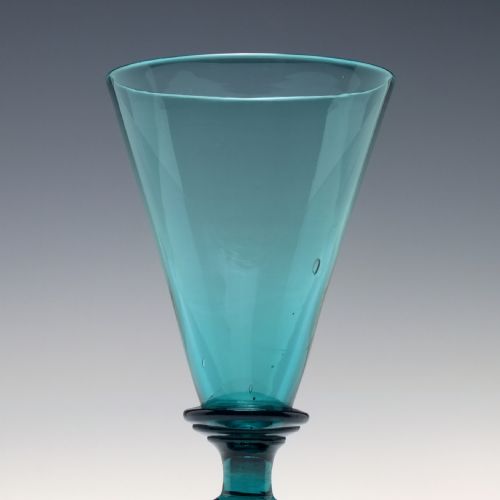 19TH CENTURY LIGHT GREEN WINE GLASS C1820 - ADDITIONAL PHOTO 3
