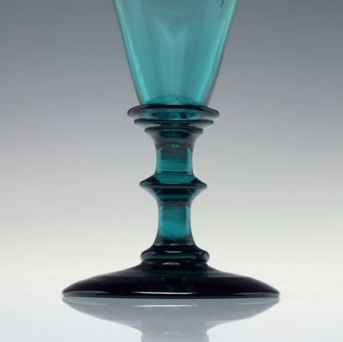 19TH CENTURY LIGHT GREEN WINE GLASS C1820 - ADDITIONAL PHOTO 4