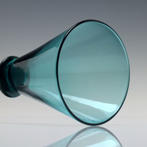 19TH CENTURY LIGHT GREEN WINE GLASS C1820 - ADDITIONAL PHOTO 5