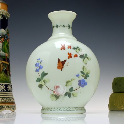 VICTORIAN OPALINE AND HAND PAINTED ENAMELLED GLASS VASE C1870 - ADDITIONAL PHOTO 6