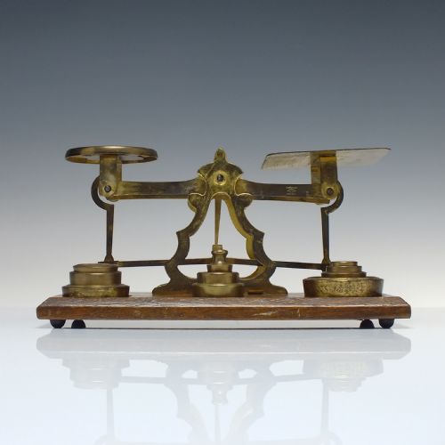 ANTIQUE VICTORIAN POSTAL SCALES AND SET OF AVERY APOTHECARY WEIGHTS IN ORIGINAL BOX C1880 - ADDITIONAL PHOTO 1