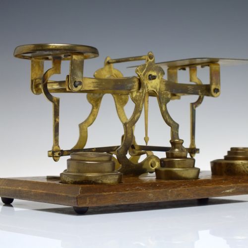 ANTIQUE VICTORIAN POSTAL SCALES AND SET OF AVERY APOTHECARY WEIGHTS IN ORIGINAL BOX C1880 - ADDITIONAL PHOTO 2