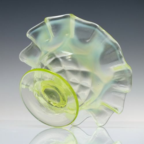 VICTORIAN VASELINE OPALESCENT GLASS VASE C1880 - ADDITIONAL PHOTO 4