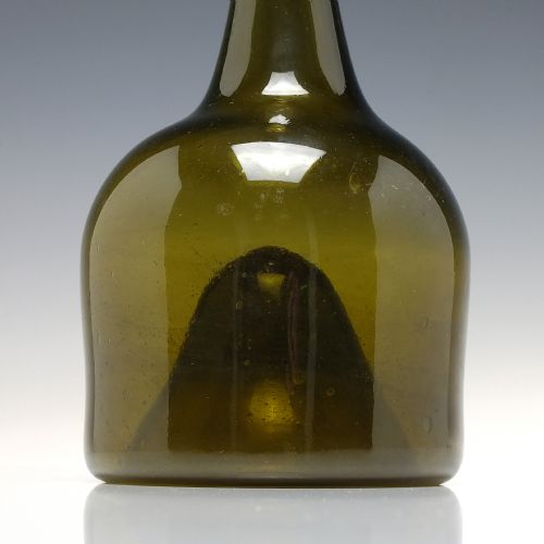18TH CENTURY MALLET AMBER GLASS WINE BOTTLE C1740 - ADDITIONAL PHOTO 2