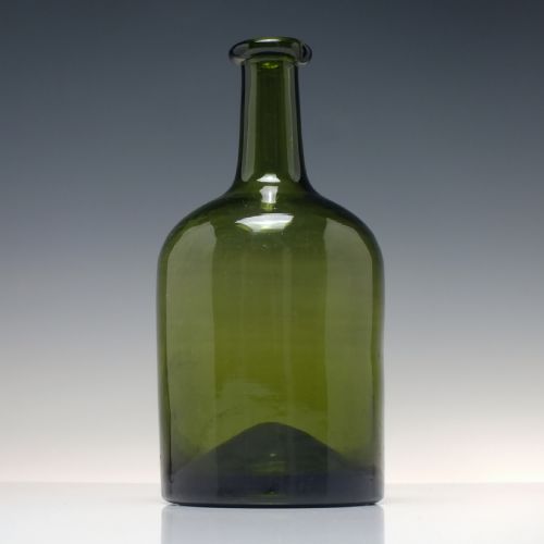 18TH CENTURY TRANSITIONAL GREEN MALLET GLASS WINE BOTTLE C1760 - ADDITIONAL PHOTO 1