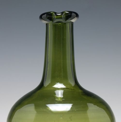18TH CENTURY TRANSITIONAL GREEN MALLET GLASS WINE BOTTLE C1760 - ADDITIONAL PHOTO 3