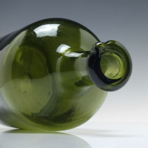 18TH CENTURY TRANSITIONAL GREEN MALLET GLASS WINE BOTTLE C1760 - ADDITIONAL PHOTO 5