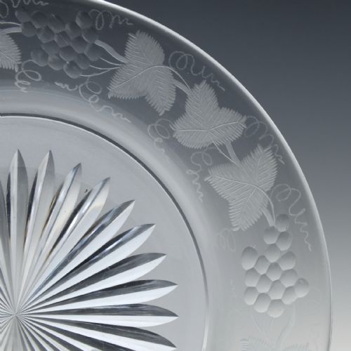 19TH CENTURY RICHARDSON ENGRAVED GLASS FINGER BOWL AND PLATE STAND C1880 - ADDITIONAL PHOTO 5
