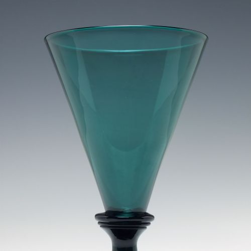 PAIR OF 19TH CENTURY BRISTOL GREEN WINE GLASSES C1820 - ADDITIONAL PHOTO 1