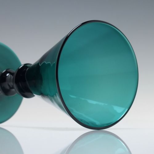 PAIR OF 19TH CENTURY BRISTOL GREEN WINE GLASSES C1820 - ADDITIONAL PHOTO 3