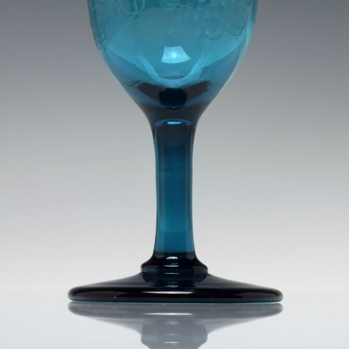 SIX ENGRAVED PEACOCK BLUE GEORGIAN REGENCY WINE GLASSES C1820 - ADDITIONAL PHOTO 4