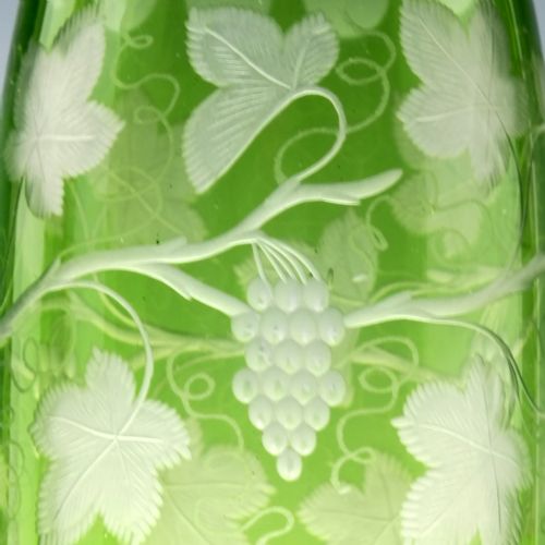 19TH CENTURY ENGRAVED GLASS SERVING BOTTLE C1860 - ADDITIONAL PHOTO 4