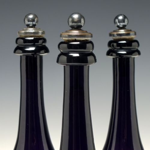 SET OF THREE ANTIQUE 19TH CENTURY VICTORIAN AMETHYST GLASS SERVING DECANTER BOTTLES C1830 - ADDITIONAL PHOTO 1