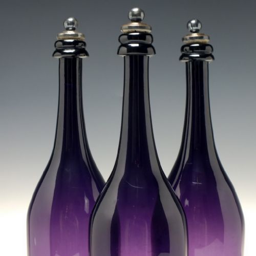 SET OF THREE ANTIQUE 19TH CENTURY VICTORIAN AMETHYST GLASS SERVING DECANTER BOTTLES C1830 - ADDITIONAL PHOTO 2