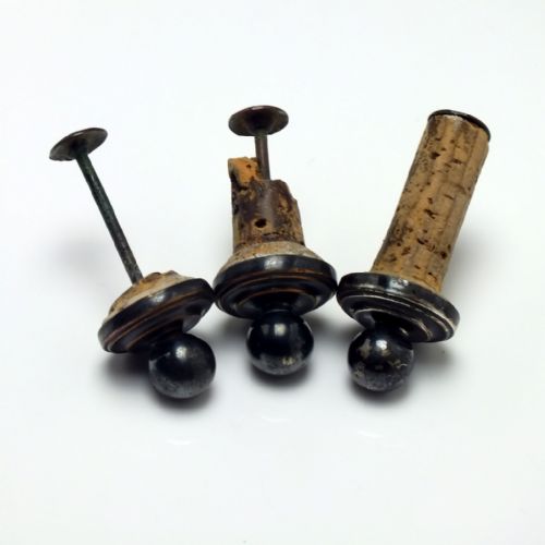 SET OF THREE ANTIQUE 19TH CENTURY VICTORIAN AMETHYST GLASS SERVING DECANTER BOTTLES C1830 - ADDITIONAL PHOTO 7