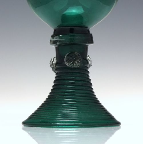 19TH CENTURY BRISTOL GREEN WINE ROEMER GLASS WITH BLUE RIM C1830 - ADDITIONAL PHOTO 2