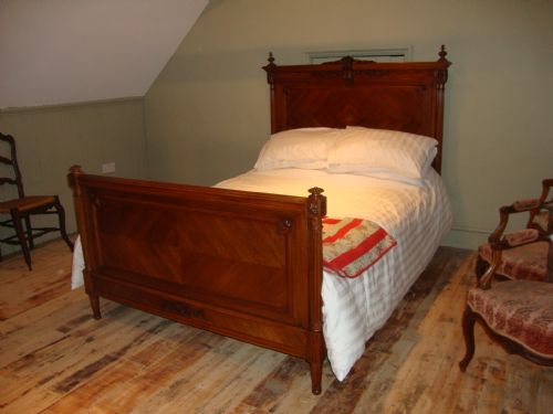 fig 1. FRENCH CLASSIC STYLE WALNUT BED