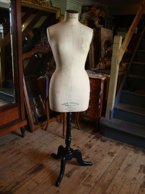French Mannequin Paris Maker
