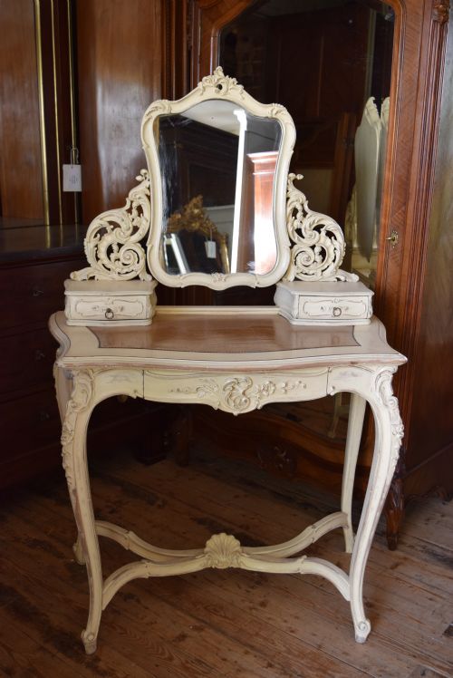 fig 1. FRENCH LOUIS XV STYLE DRESSING TABLE