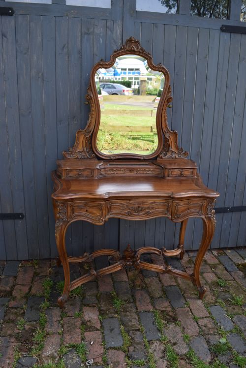 fig 1. FRENCH LOUIS XV STYLE DRESSING TABLE