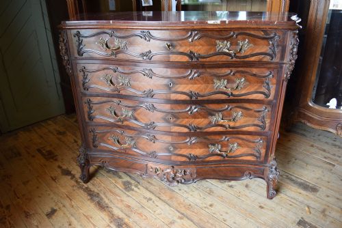fig 1. FRENCH LOUIS XV STYLE CHEST OF DRAWERS - COMMODE