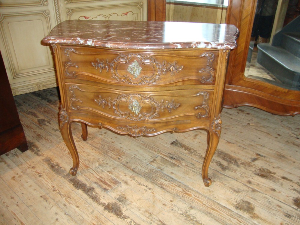 FRENCH LOUIS XV STYLE COMMODE