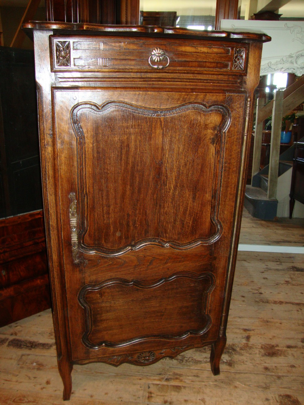 FRENCH OAK SINGLE DOOR CUPBOARD