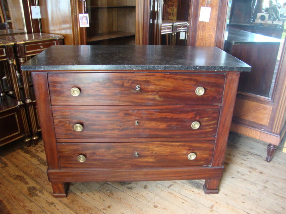 FRENCH MAHOGANY CHEST OF DRAWERS