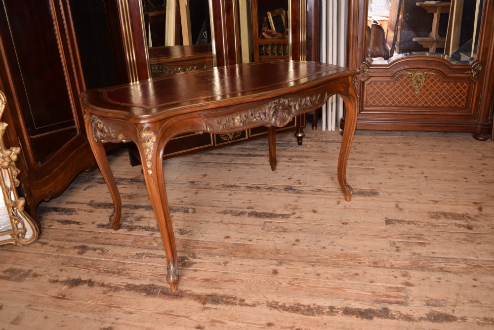 FRENCH LOUIS XV STYLE WALNUT DESK