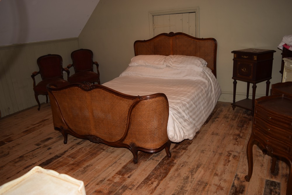 FRENCH LOUIS XV STYLE CORBEILLE BED