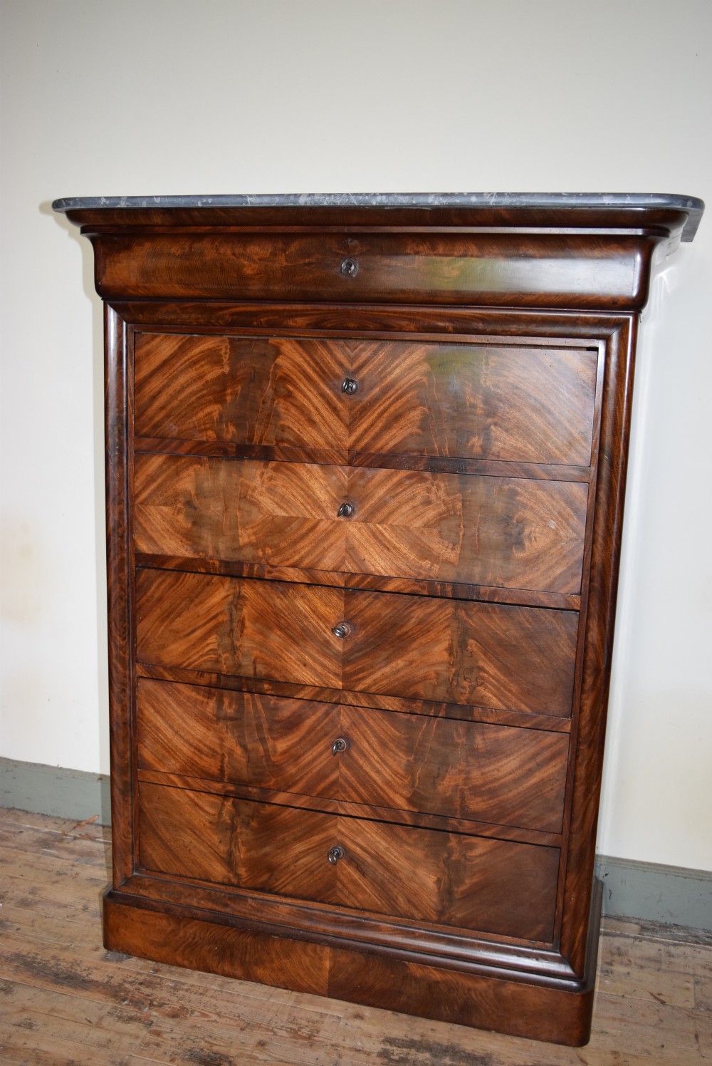 LOUIS PHILLIPE 6 DRAWER CHEST